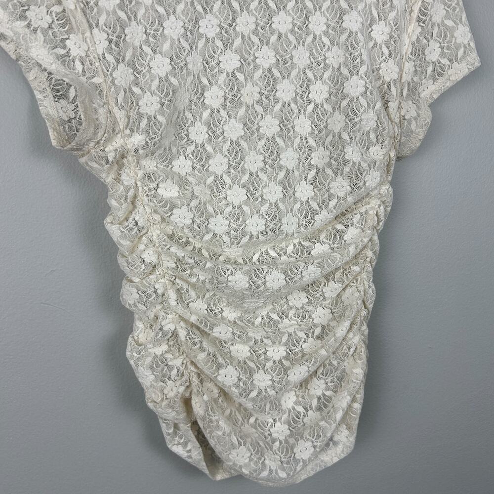 Free People Y2K White Floral Lace Cap Sleeve Ruched Baby Tee XS - Picture 4 of 7
